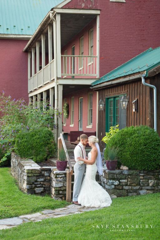 Gentry Wedding - photos courtesy of https://www.facebook.com/skyestansburyphotography